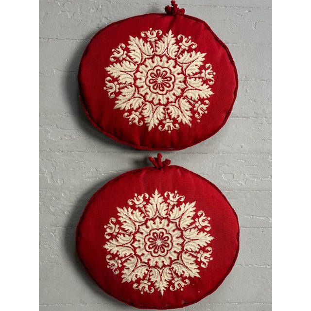 Early 20th Century Antique Early 20th Century French Empire Neoclassical Round Woven Flower Head Seat Cushions or Pillows With Velvet Backs - a Pair For Sale - Image 5 of 12