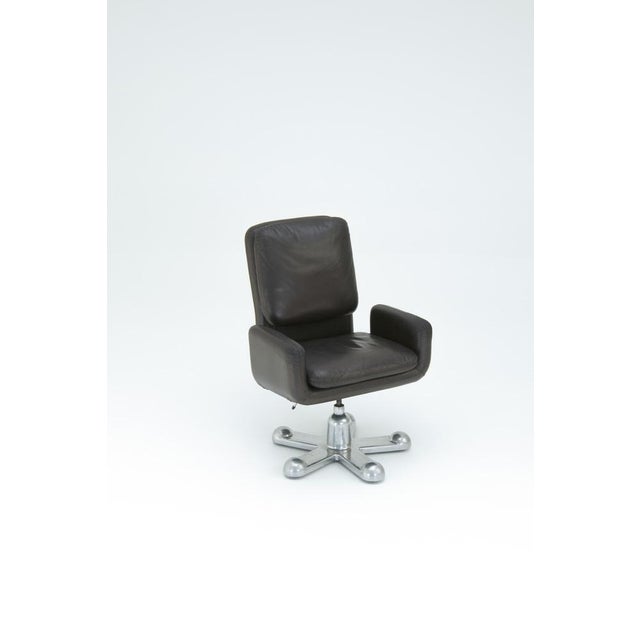 1970s Swivel Desk Chair by Perry King and Santiago Miranda, 1970s For Sale - Image 5 of 18