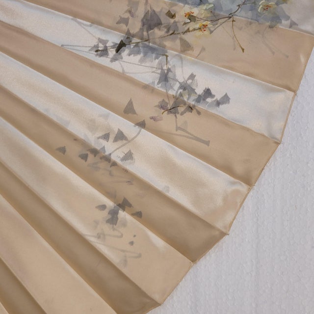 Large Romantic Pericón Fan in Painted Silk and Gilded and Silvered Wood, 1890s For Sale - Image 12 of 18