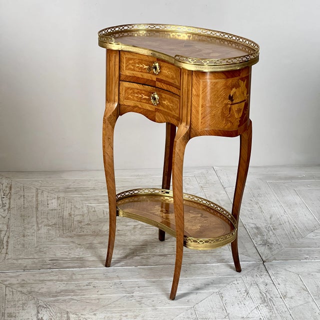French Kingwood and Marquetry Inlaid Kidney Shaped Side Table For Sale - Image 4 of 11