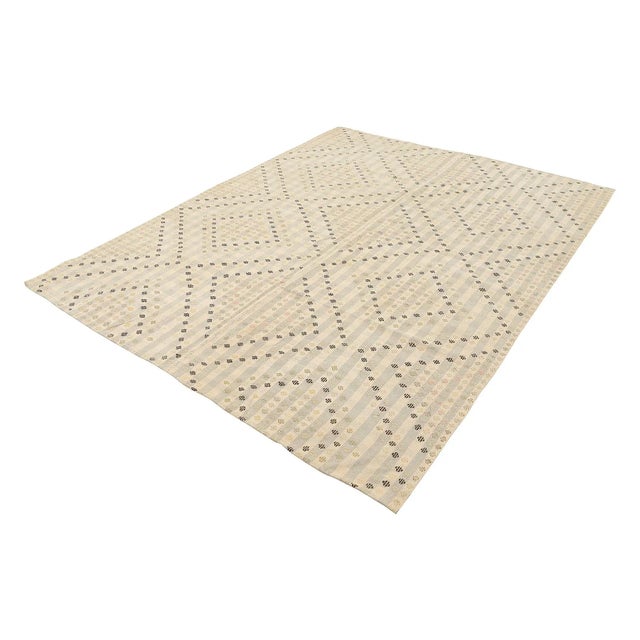 Traditional Mid 20th Century Modern Vintage Turkish Kilim Rug For Sale - Image 3 of 7