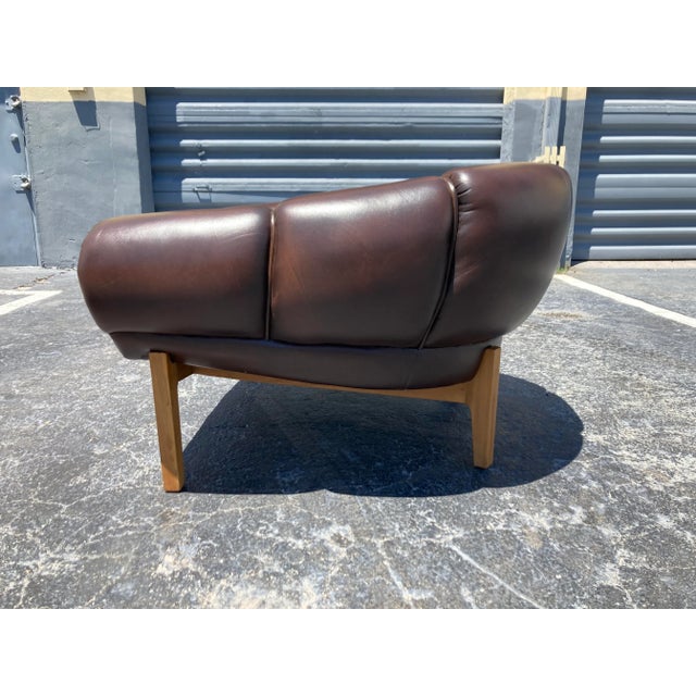 Mid-Century Modern 1990s Danish Modern Brown Leather Lounge Chair in the Style of Illum Wikkelsø For Sale - Image 3 of 10
