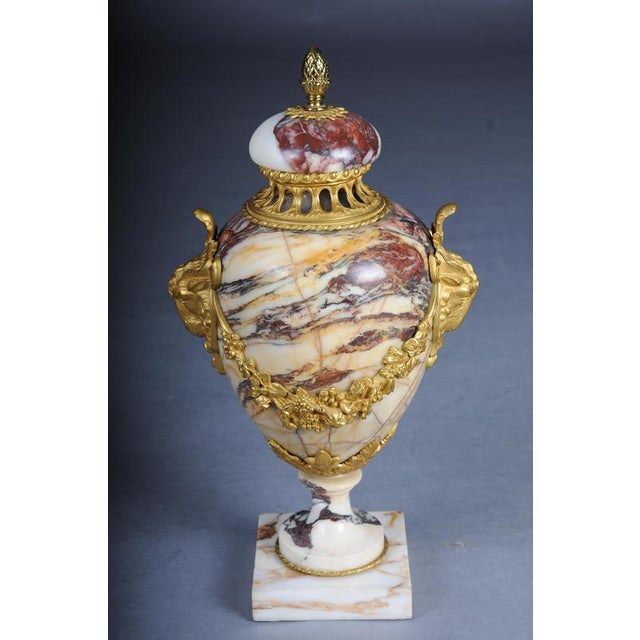 French Ornate Rams Head Potpourri Vase in Marble with Bronze For Sale - Image 13 of 18