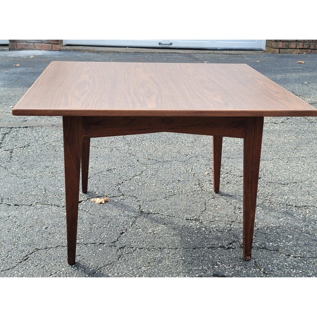 1950s Jens Risom Mid-Century Modern Walnut Square Coffee Table With Original Label For Sale - Image 5 of 7