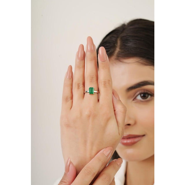 Contemporary 1.49 Ct Octagon Cut Green Onyx Solitaire Ring in Silver - Size 8.5 For Sale - Image 6 of 10