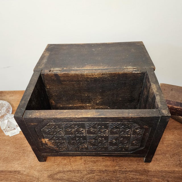 Antique Primitive Geometric Chip-Carved Tramp Art Box, Circa 1900 For Sale - Image 4 of 10