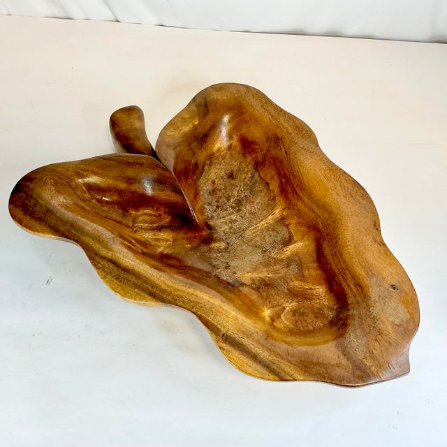 American Mid-Century Coastal Boho Chic Large Hawaiian Wood Leaf Platter Bowl Catchall For Sale - Image 3 of 12