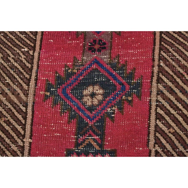 1970s Sarab Runner 3'8'' X 13'4'' Pink Wool Semi-Antique Tribal Hand-Knotted Rug For Sale - Image 5 of 15
