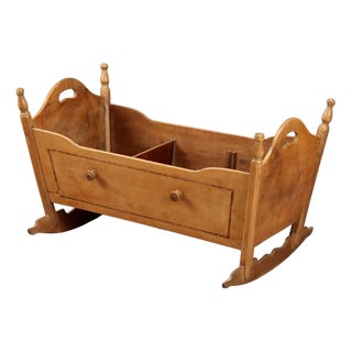 Italian Cradle in Fruitwood and Maple For Sale