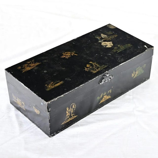 Dimensions: 2 ⅞” H x 9 ⅝” W x 4 ⅞” D An English tole box from the late 19th century decorated with Chinoiserie references...