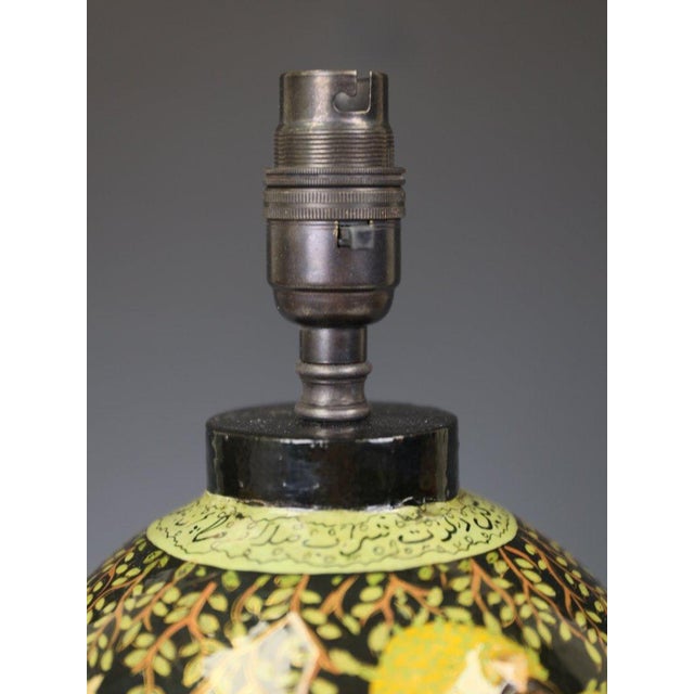 Indian Kashmiri Papier-Mâché Table Lamp with Hand-Decorated Romantic Scenes, 1930 For Sale - Image 10 of 13