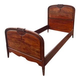 1920s Berkey & Gay Furniture Mahogany & Walnut Twin Bed Frame For Sale