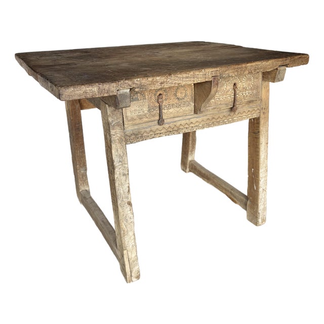 19th Century Spanish Walnut Side Table For Sale