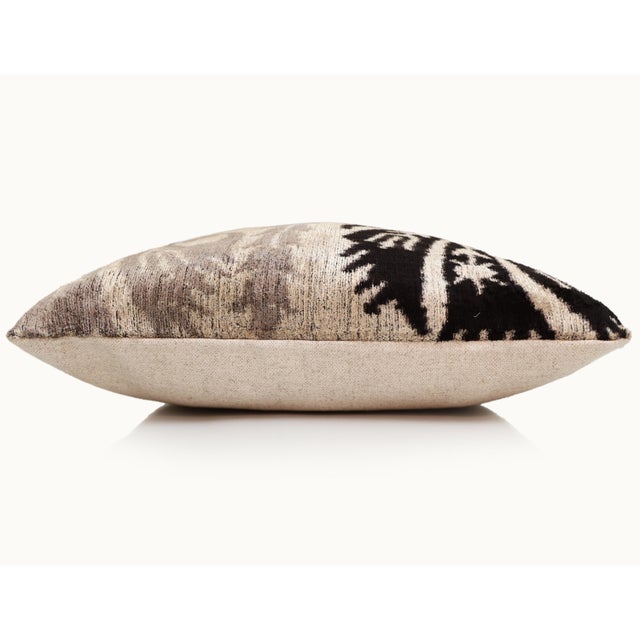 2020s Hand-Knotted Split-Tone Silk Velvet Pillow - 20x20 Black & Silver For Sale - Image 5 of 8