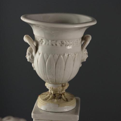 Galante Figurine in White Capodimonte Porcelain For Sale - Image 5 of 15