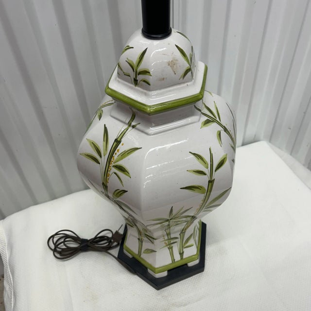 Mid-Century Modern Vintage Hollywood Regency Ceramic Ginger Jar Table Lamp With Bamboo Design For Sale - Image 3 of 9