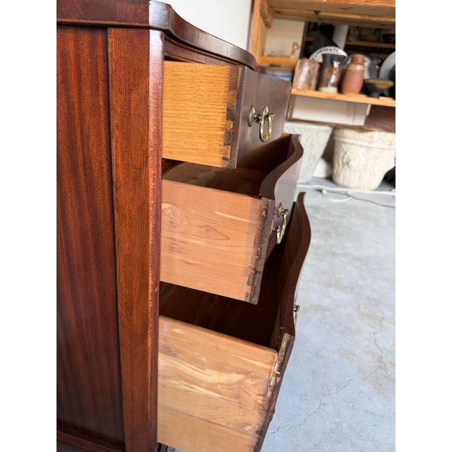 Vintage Serpentine-Front Mahogany Three-Drawer Nightstand / Bachelor’s Chest For Sale - Image 11 of 12