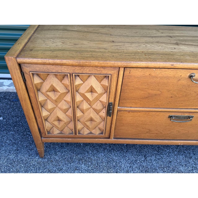 Mid-Century Modern Vintage 1960s Broyhill Furniture Premier Mahogany Dresser Diamond Front For Sale - Image 3 of 10