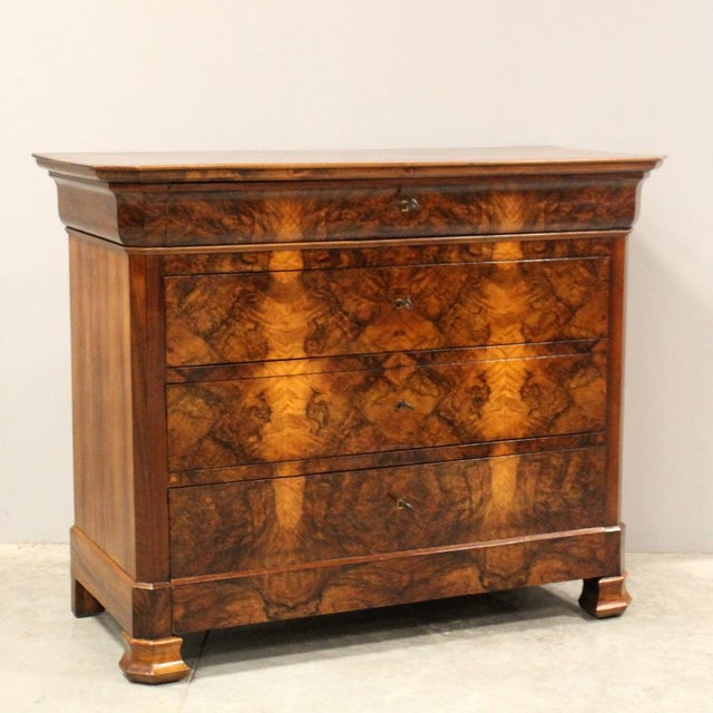 Louis Philippe Cappuccino chest of drawers Solid walnut, walnut veneer, and walnut burl Mid-19th century - Louis Philippe...