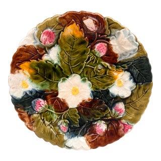 French Majolica Strawberries Plate Orchies, Circa 1890 For Sale