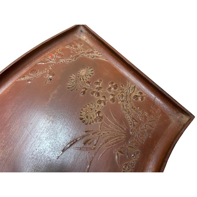 1990s Chinoiseries Relief Pattern Brown Lacquer Fan Shape Display Disc Plate Tray For Sale - Image 5 of 8