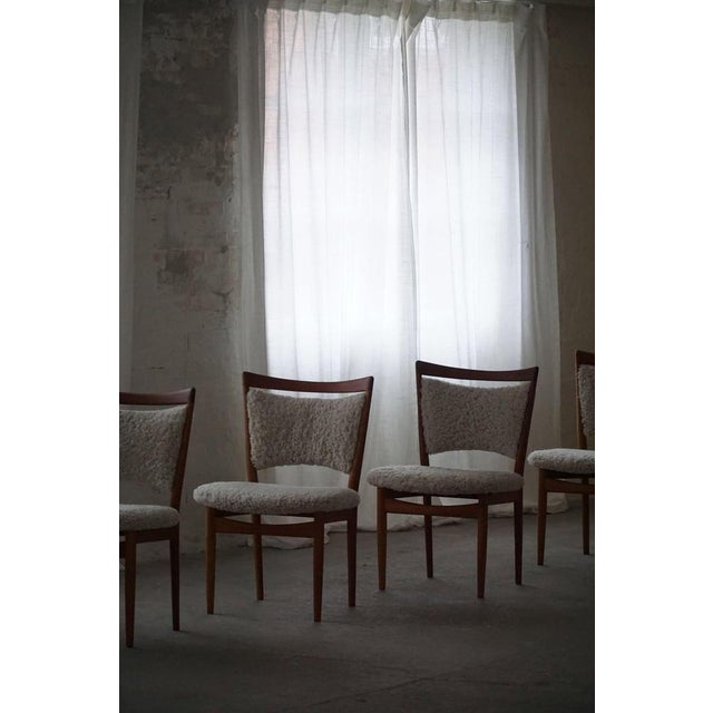1950s Danish Modern Dining Chairs in Oak & Lambswool Model Sw86 attributed to Finn Juhl, 1953, Set of 6 For Sale - Image 5 of 18