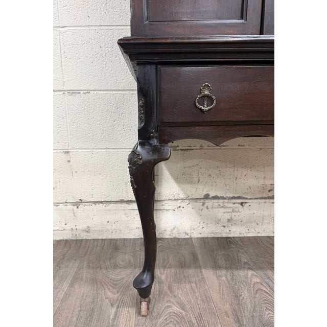 Vintage Queen Anne Style Mahogany China Cabinet Display Cabinet Curio Bookshelf For Sale In Kansas City - Image 6 of 14