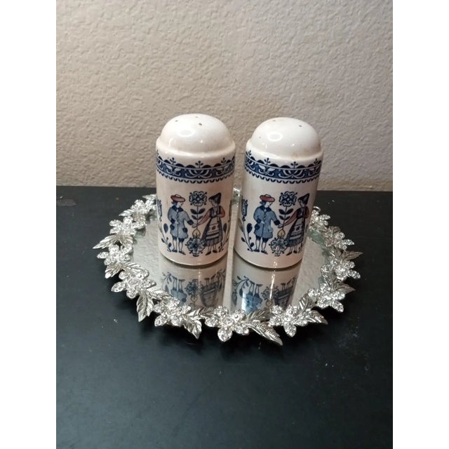 EXQUISITE Pair of Staffordshire Hearts & Flower Ironstone S/P Shakers Made in England This product is a pair of vintage...