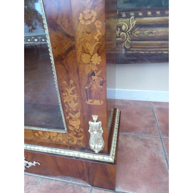 Antique Mid-19th Century Walnut Pier Cabinet from Gillows, 1852 For Sale - Image 4 of 18