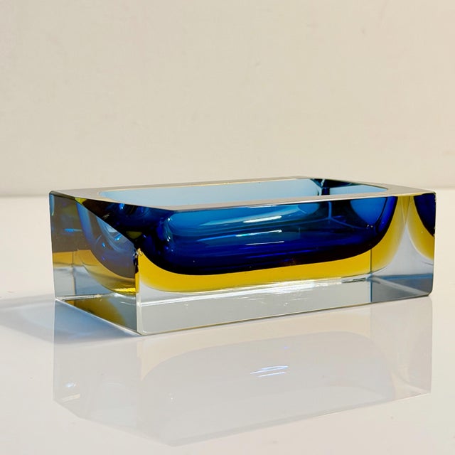 Striking 1960s Murano Sommerso art glass ashtray attributed to Flavio Poli for Seguso Vetri d’Arte, featuring a rich...