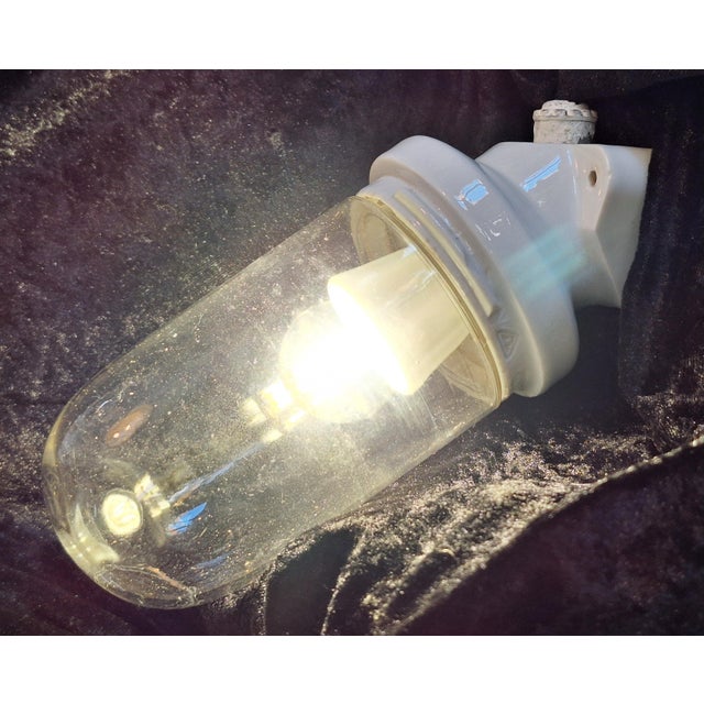 1930s Art Deco Wall Lamp with Porcelain Base and Teardrop-Shaped Glass Shade, 1930s For Sale - Image 5 of 9