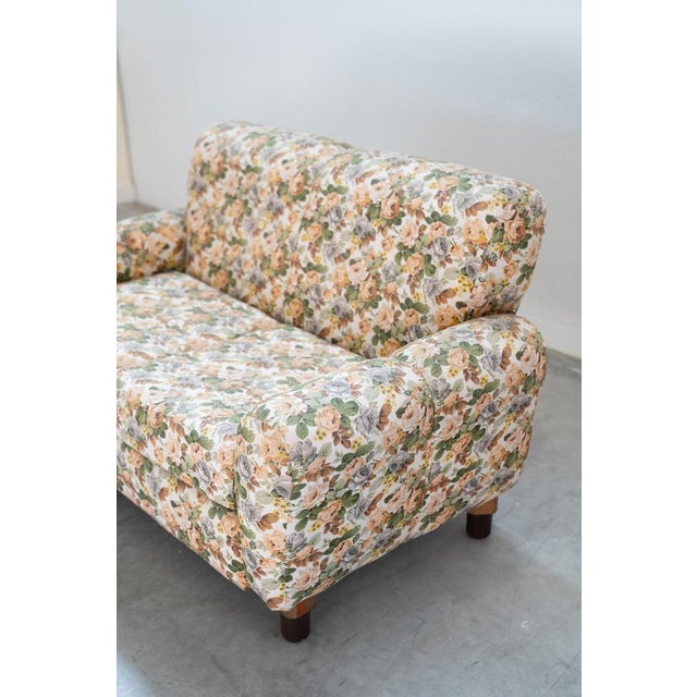 2-Seater Sofa in Floral Fabric, Wooden Structure, Plastic and Wooden Feet, 1970s For Sale - Image 14 of 18