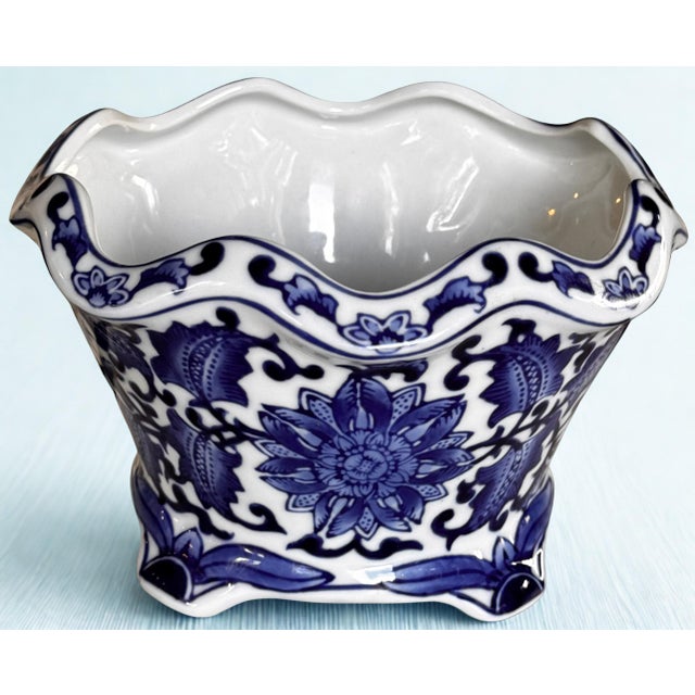 Blue & White Chinoiserie Scalloped Edge Cache Pot For Sale - Image 15 of 16