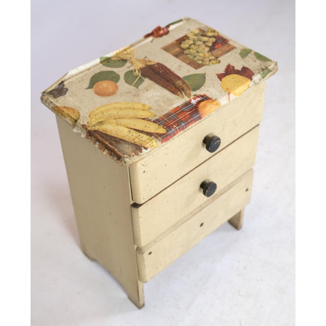 Children's Chest of Drawers in Painted Wood, 1890s For Sale - Image 3 of 8