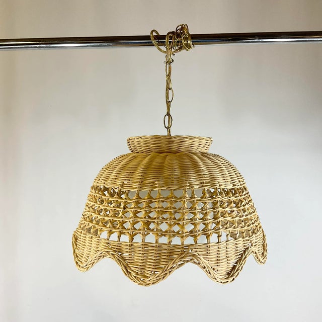Mid-Century Coastal Boho Chic Natural Wicker Tulip Chandelier With Scalloped Edge. For Sale - Image 4 of 11