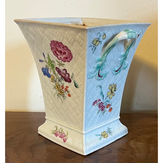 Antique 18th century Chinese export porcelain bulb pot or cachepot vase circa 1790. Painted on all sides with bright...