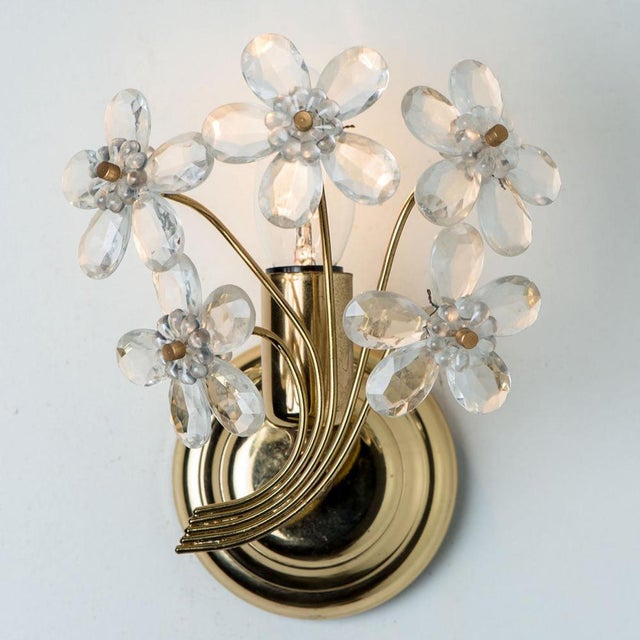 Hollywood Regency Flower Crystal and Gold Wall Light attributed to Palwa, Germany, 1970s, Set of 2 For Sale - Image 3 of 12
