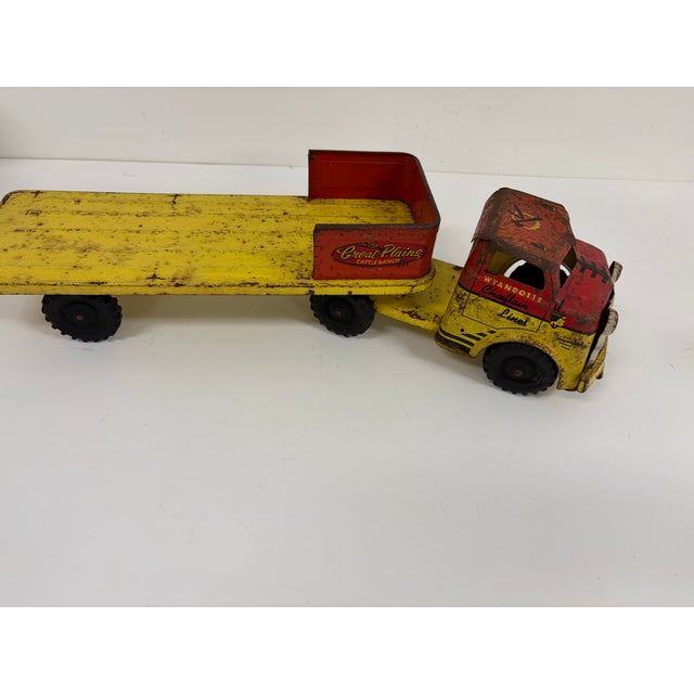 Vintage Wyandotte Chieftrain Lines Pressed Steel Cattle Ranch Toy Truck – 1950s For Sale In Orlando - Image 6 of 12