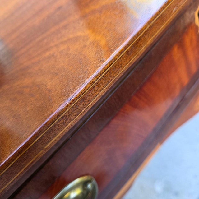 English George III Sheraton Mahogany Bowfront Sideboard With Fan Marquetry, Circa 1790–1810 For Sale - Image 12 of 18