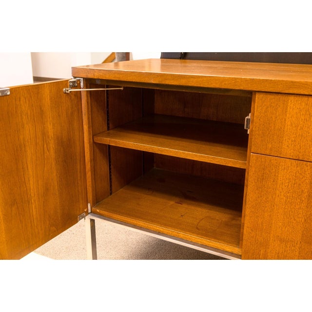 Mid 20th Century Vintage Mid Century Florence Knoll Walnut Wood Executive Office Credenza Cabinet For Sale - Image 5 of 8