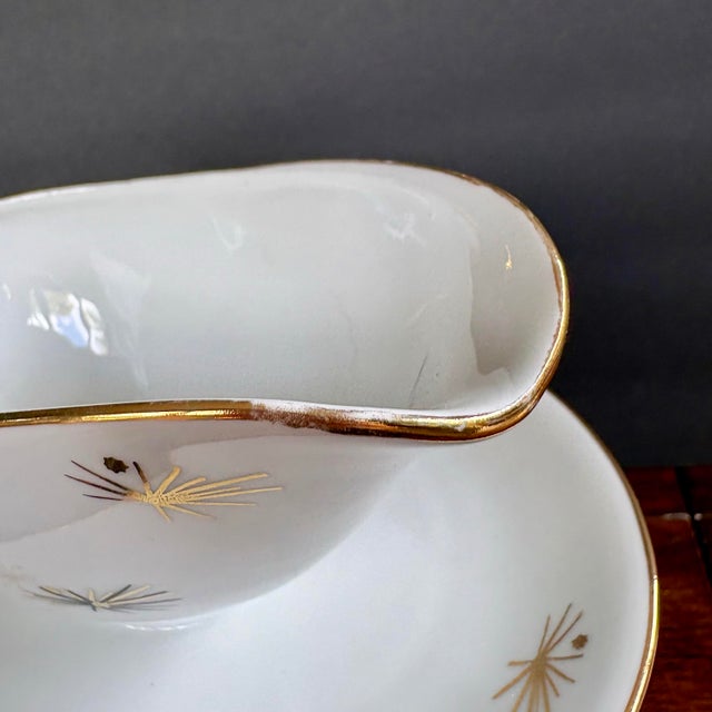 Vintage Oscar Schaller Bavaria Porcelain Gravy Boat With Attached Underplate, Gold Starburst Pattern (1910–1935) For Sale - Image 4 of 7