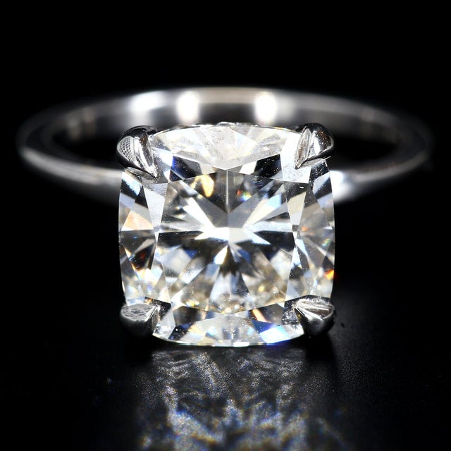 Stone Information - --------------------------------------------- Primary Stone(s): Diamond - Stone Grading: - Origin:...