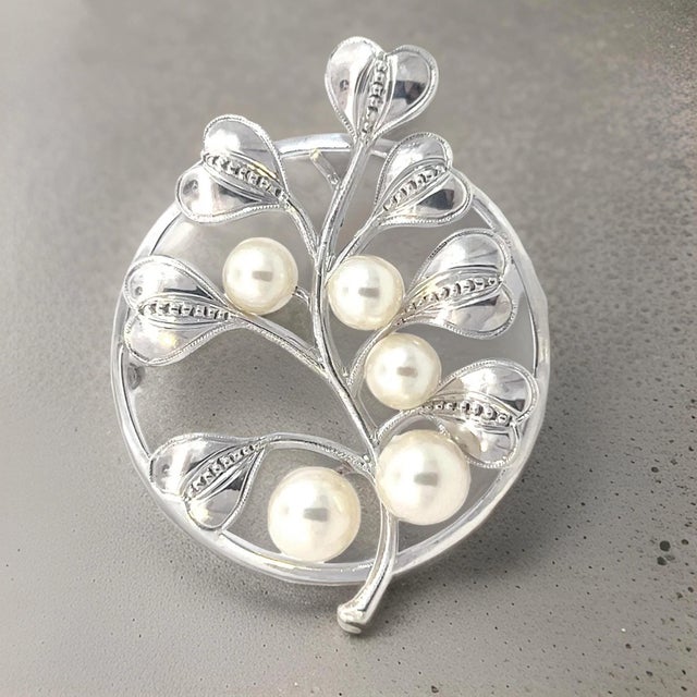 White 1990s Mikimoto Estate Akoya Pearl Circular Flower Brooch Pin Sterling Silver For Sale - Image 8 of 12