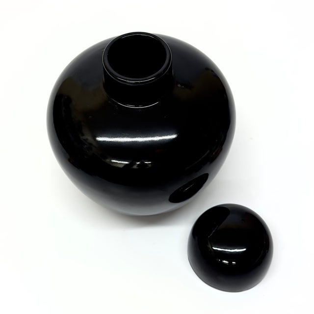 Mid-Century Modern Classic Hollywood Regency Ceramic Ginger Jars With Lids - Group of 3 For Sale - Image 3 of 9