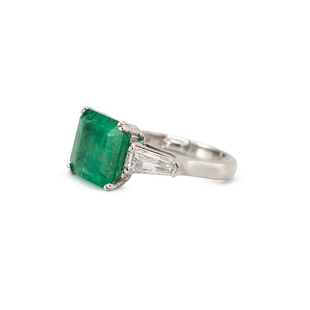 Vintage Platinum 4.35ctw Gia Green Emerald Diamond Three Stone Cocktail Ring, Size 4.25 For Sale - Image 4 of 9