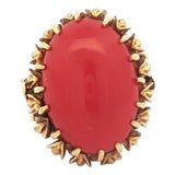 1950s 18k Yellow Gold Coral Ring, Size 6.5 For Sale