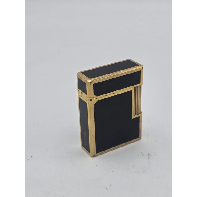 1970s Vintage Line 1 Lighter in Black Chinese Lacquer and Gold Plated from S.T. Dupont, 1970s For Sale - Image 5 of 10