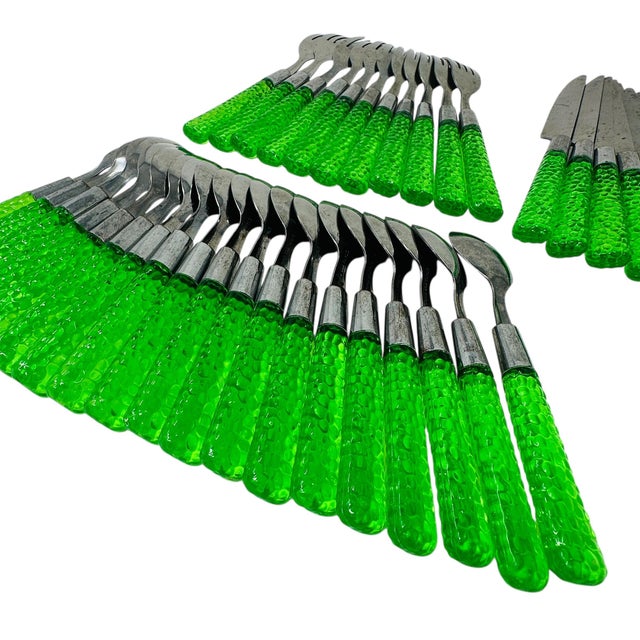 1990s Vintage Cambridge "Dazzle" 44-Piece Flatware Set | Mid Century Modern Green Textured Plastic Handles | Stainless Steel Cutlery MCM For Sale - Image 5 of 13