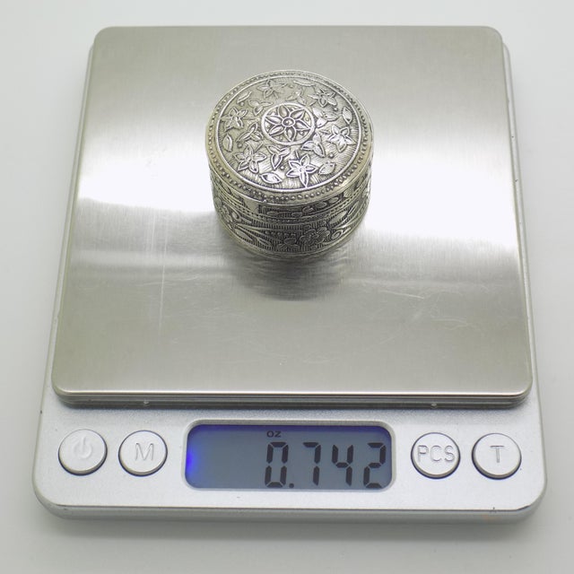 Vintage Italian Handmade Round Silver 800 Floral Embossed Pill Snuff Box, 1980s For Sale - Image 11 of 13