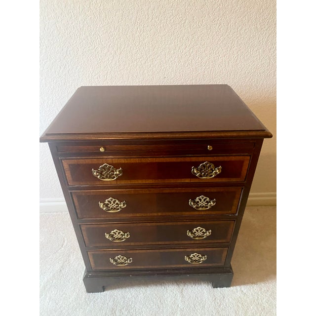 Brown Hickory American Masterpiece Collection Inlaid/Banded Mahogany Chippendale Bedside/Accent Chest Vntage For Sale - Image 8 of 13